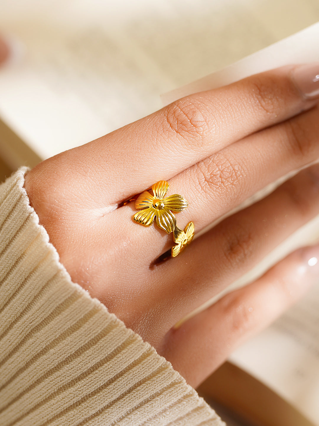 Demi Fine 18K Gold Plated Stainless Steel Mini Floral Charm Open Ring フリーサイズ