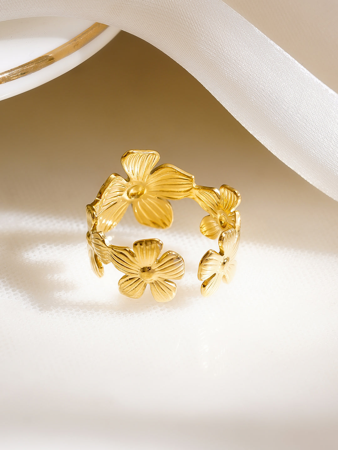 Demi Fine 18K Gold Plated Stainless Steel Mini Floral Charm Open Ring フリーサイズ