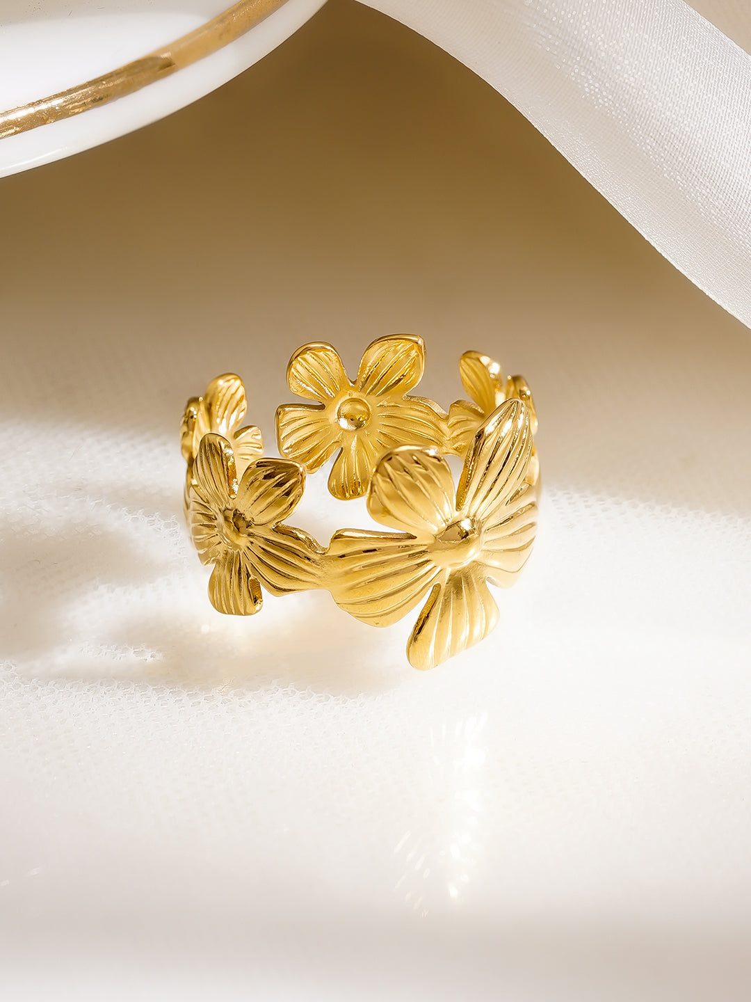 Demi Fine 18K Gold Plated Stainless Steel Mini Floral Charm Open Ring フリーサイズ