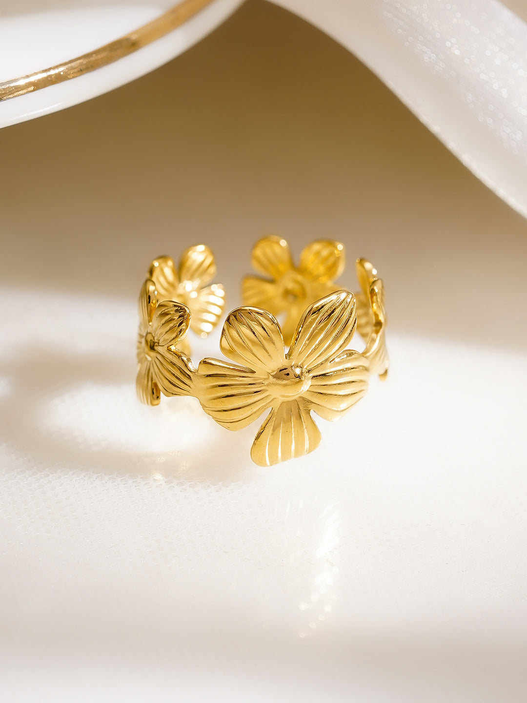 Demi Fine 18K Gold Plated Stainless Steel Mini Floral Charm Open Ring フリーサイズ