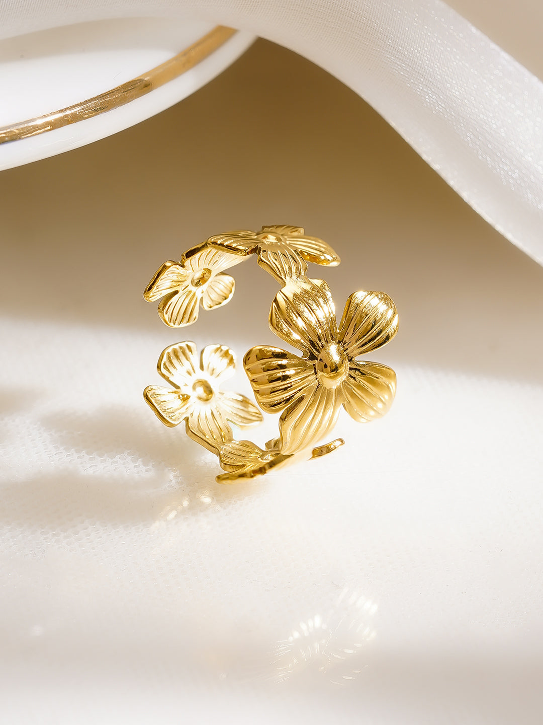 Demi Fine 18K Gold Plated Stainless Steel Mini Floral Charm Open Ring フリーサイズ