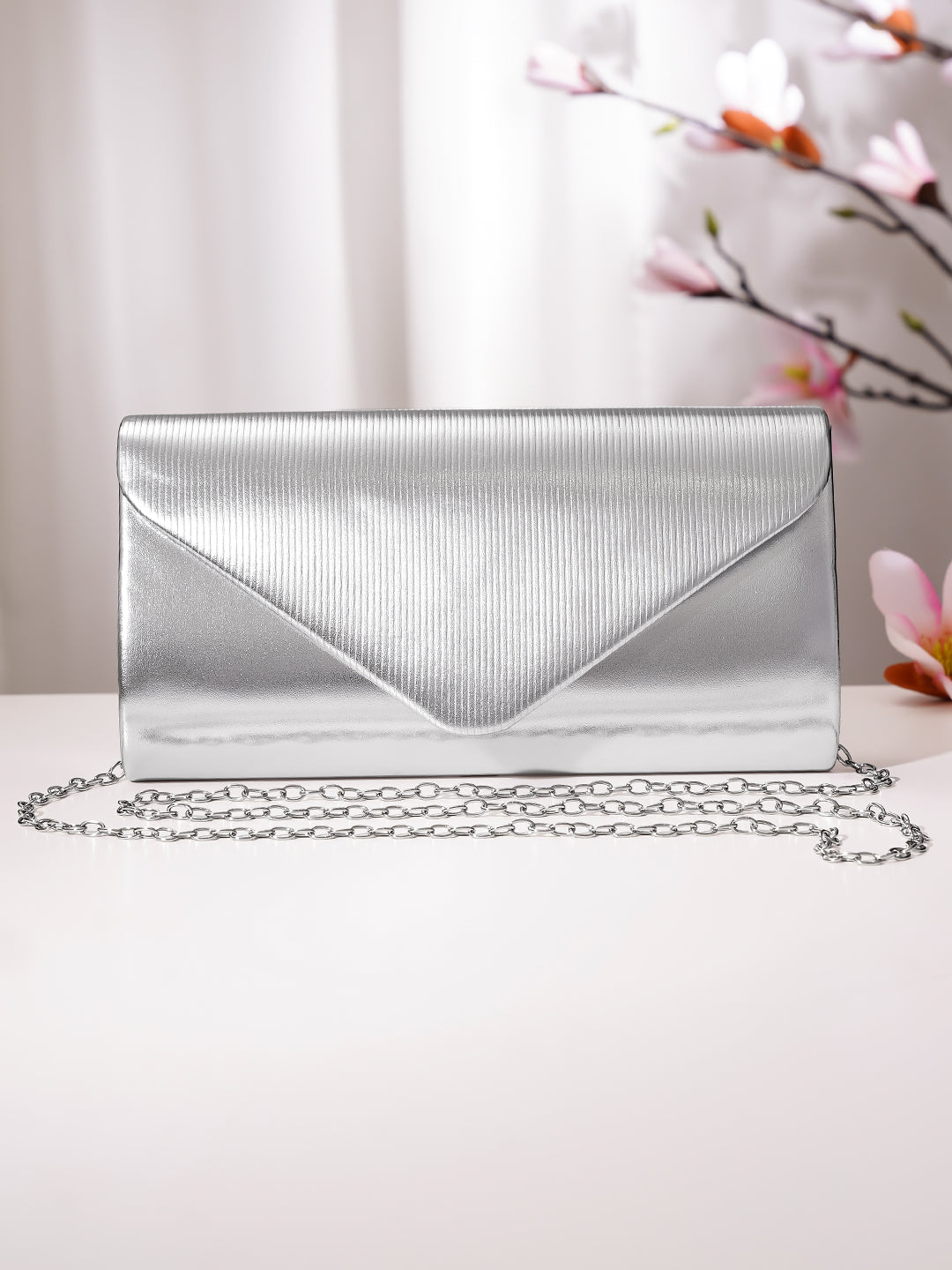 【Rubans】 Silver Textured Envelope Clutch Handbag｜シルバー テクスチャード エンベロープ クラッチ ハンドバッグ