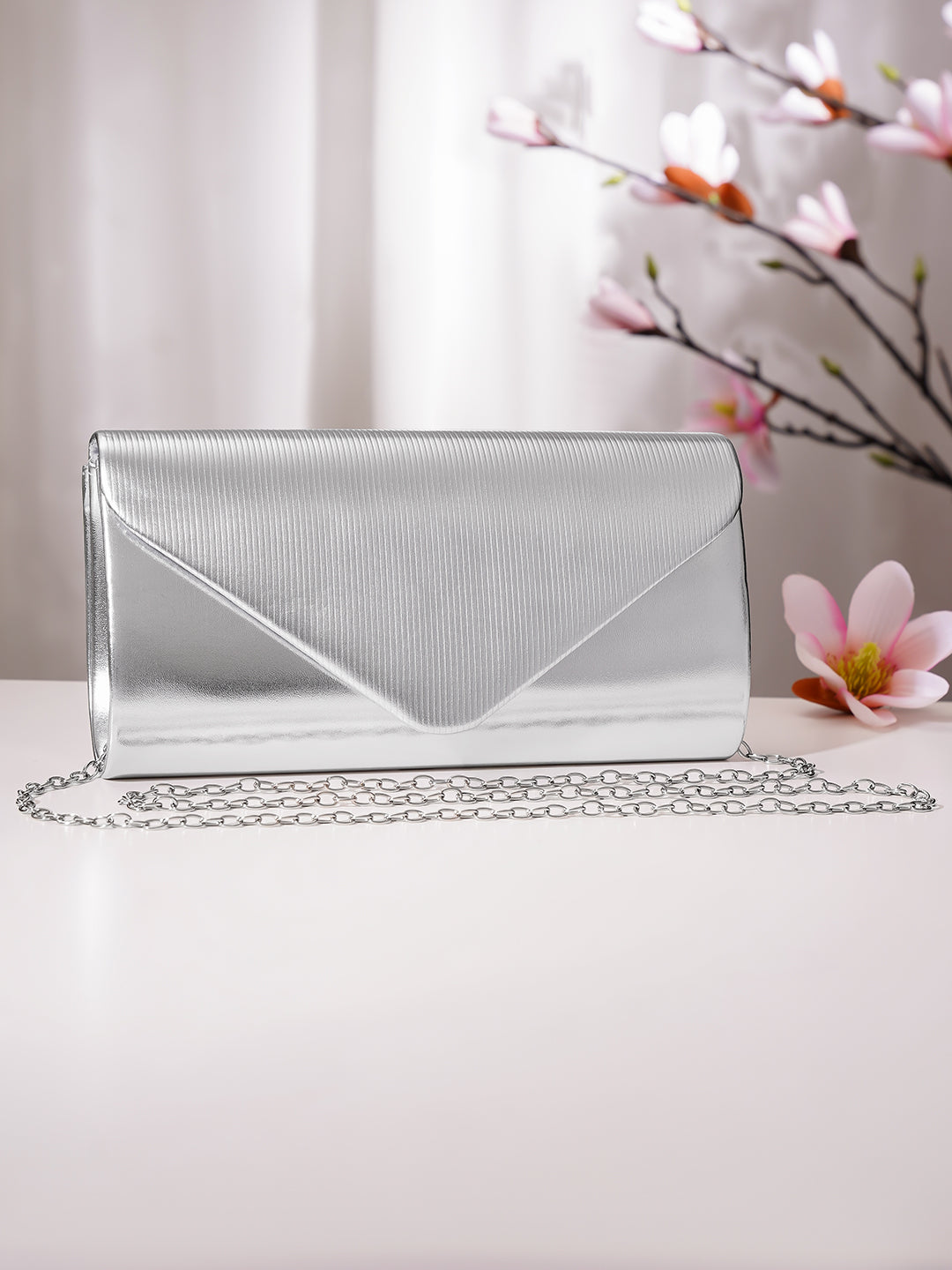 【Rubans】 Silver Textured Envelope Clutch Handbag｜シルバー テクスチャード エンベロープ クラッチ ハンドバッグ