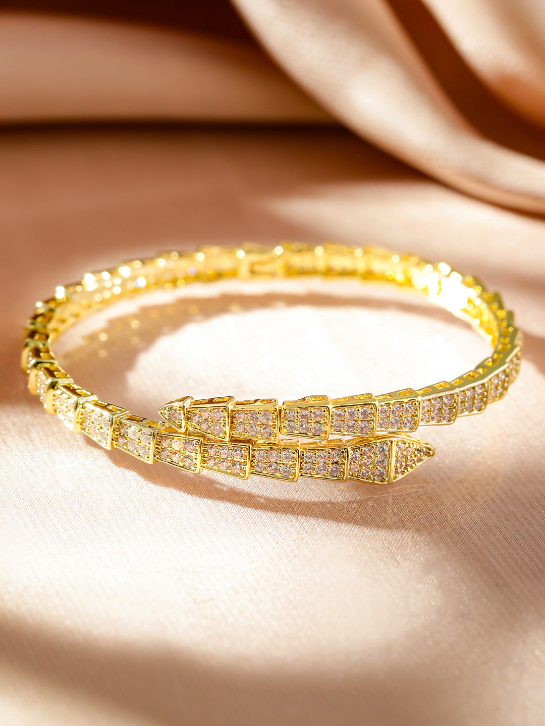 【Rubans】 22K Gold-Plated Snake Motif Bangle with Dazzling Cubic Zirconia｜22Kゴールドメッキ スネークモチーフ キュービックジルコニア バングル
