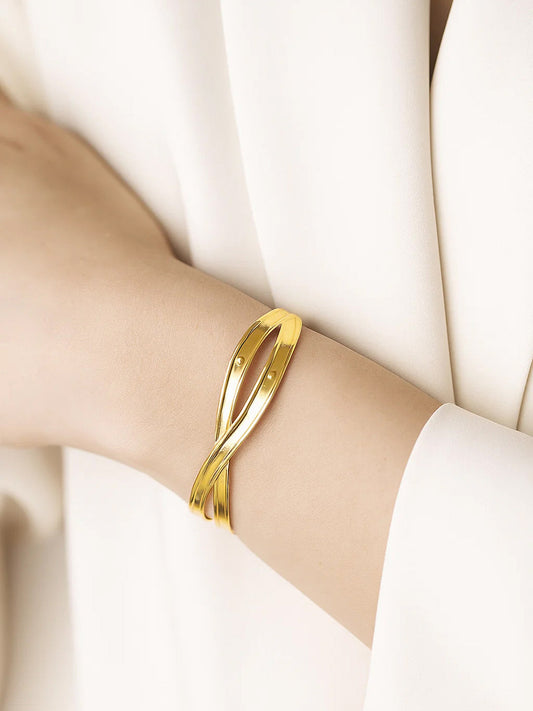 Twisted Design Gold Toned Open Cuff Bracelet フリーサイズ