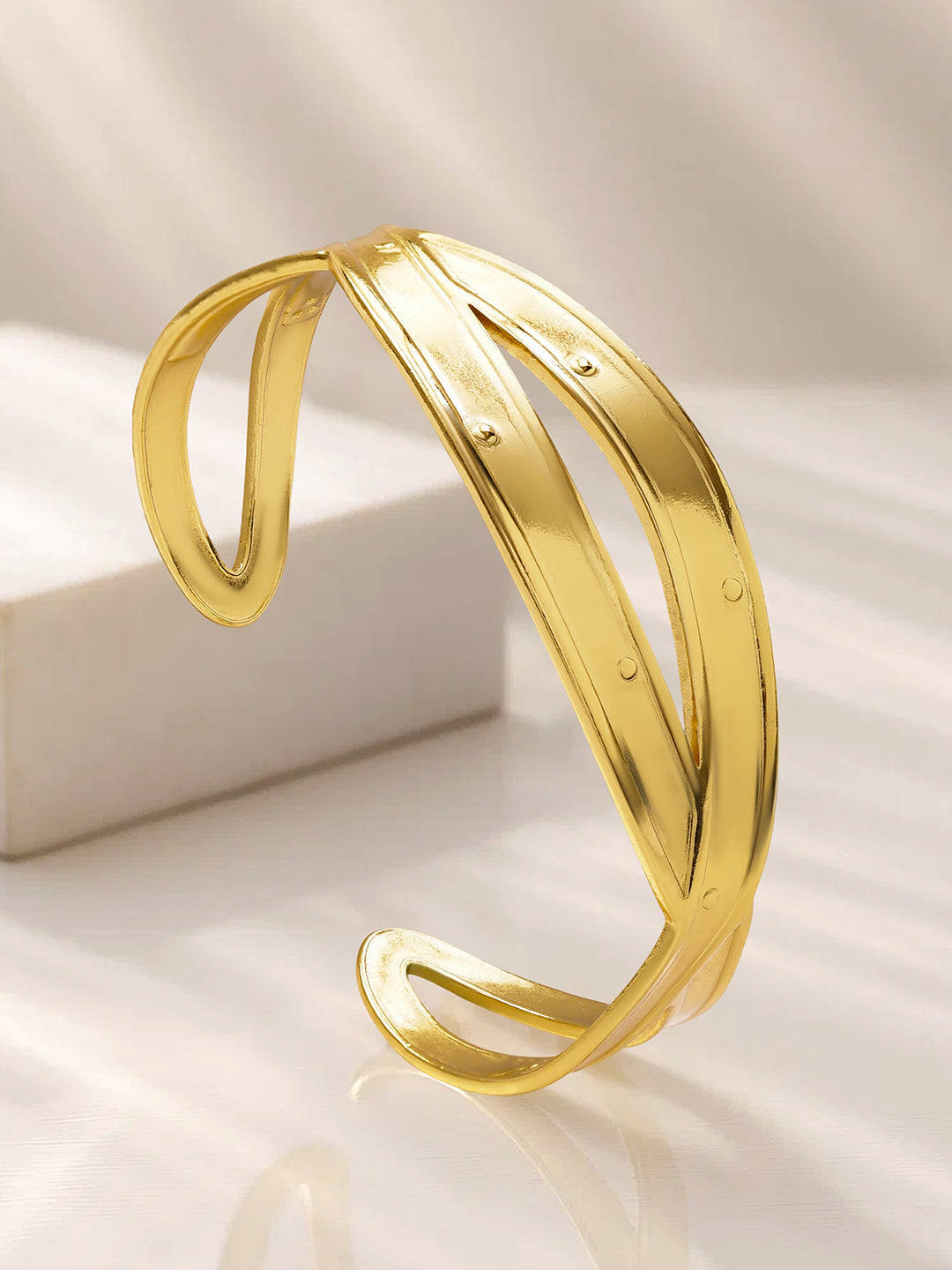 Twisted Design Gold Toned Open Cuff Bracelet フリーサイズ
