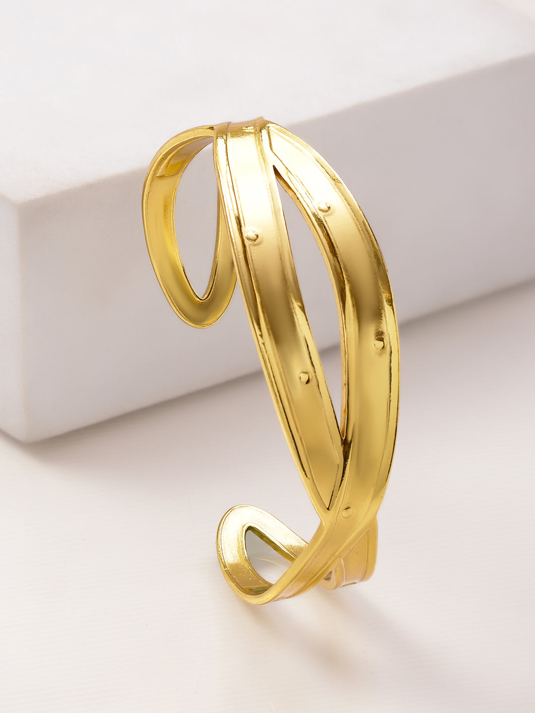 Twisted Design Gold Toned Open Cuff Bracelet フリーサイズ