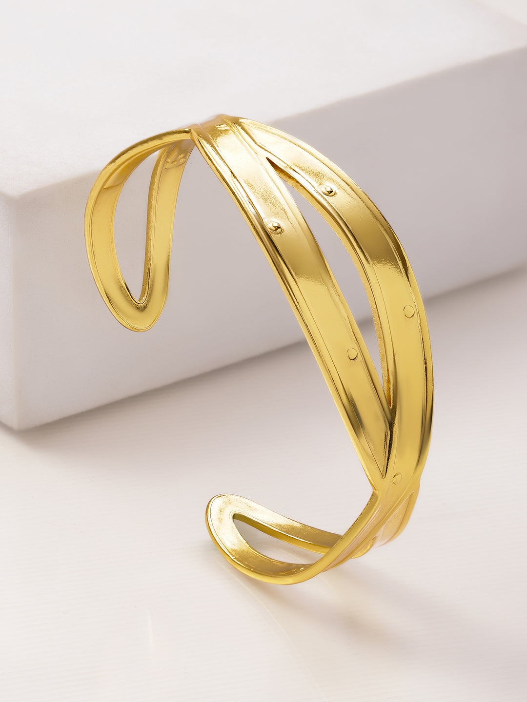 Twisted Design Gold Toned Open Cuff Bracelet フリーサイズ