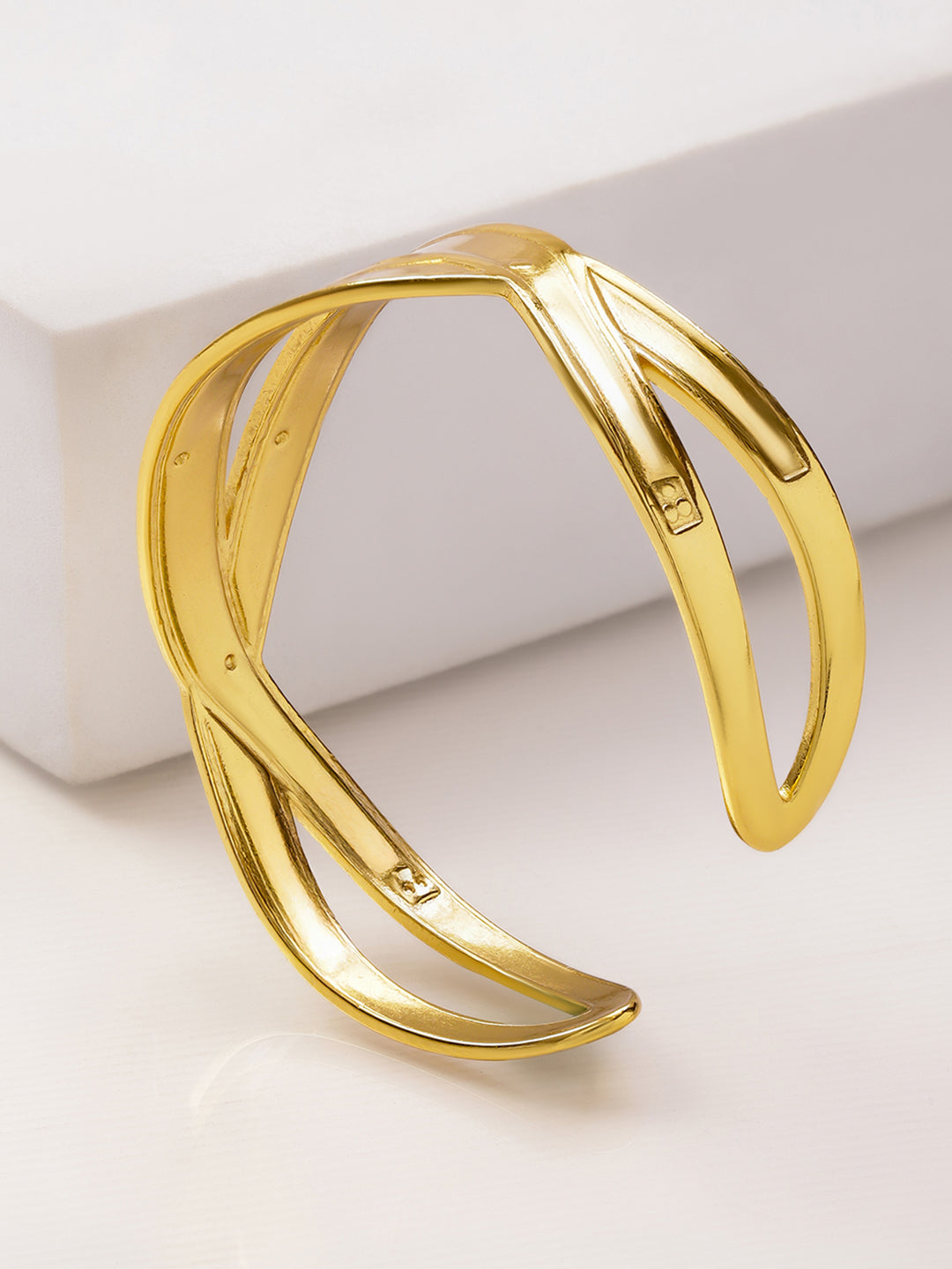 Twisted Design Gold Toned Open Cuff Bracelet フリーサイズ