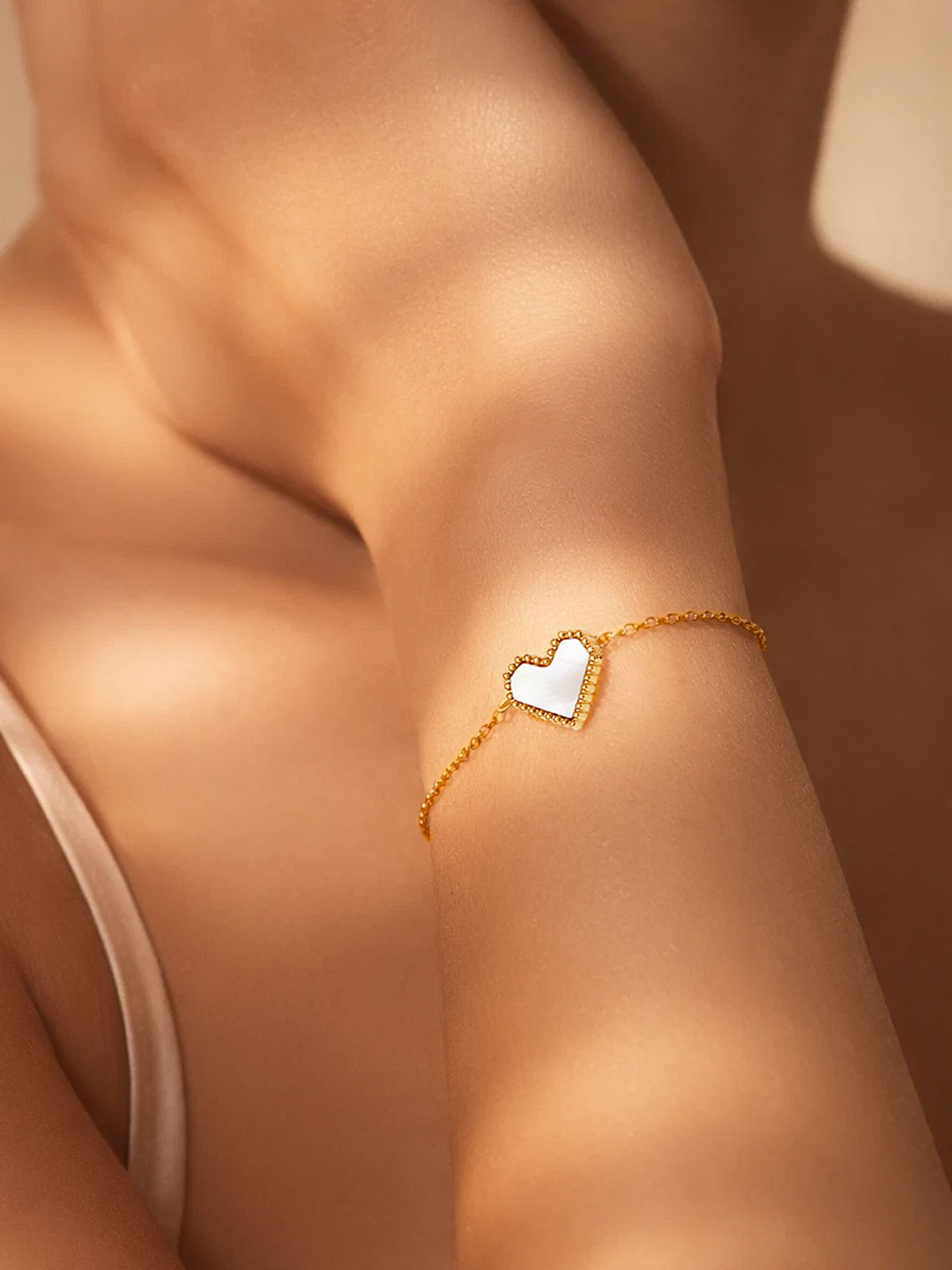 Demi Fine 18K Gold Plated Stainless steel Minimal Heart Chain Bracelet Length - 17 cm