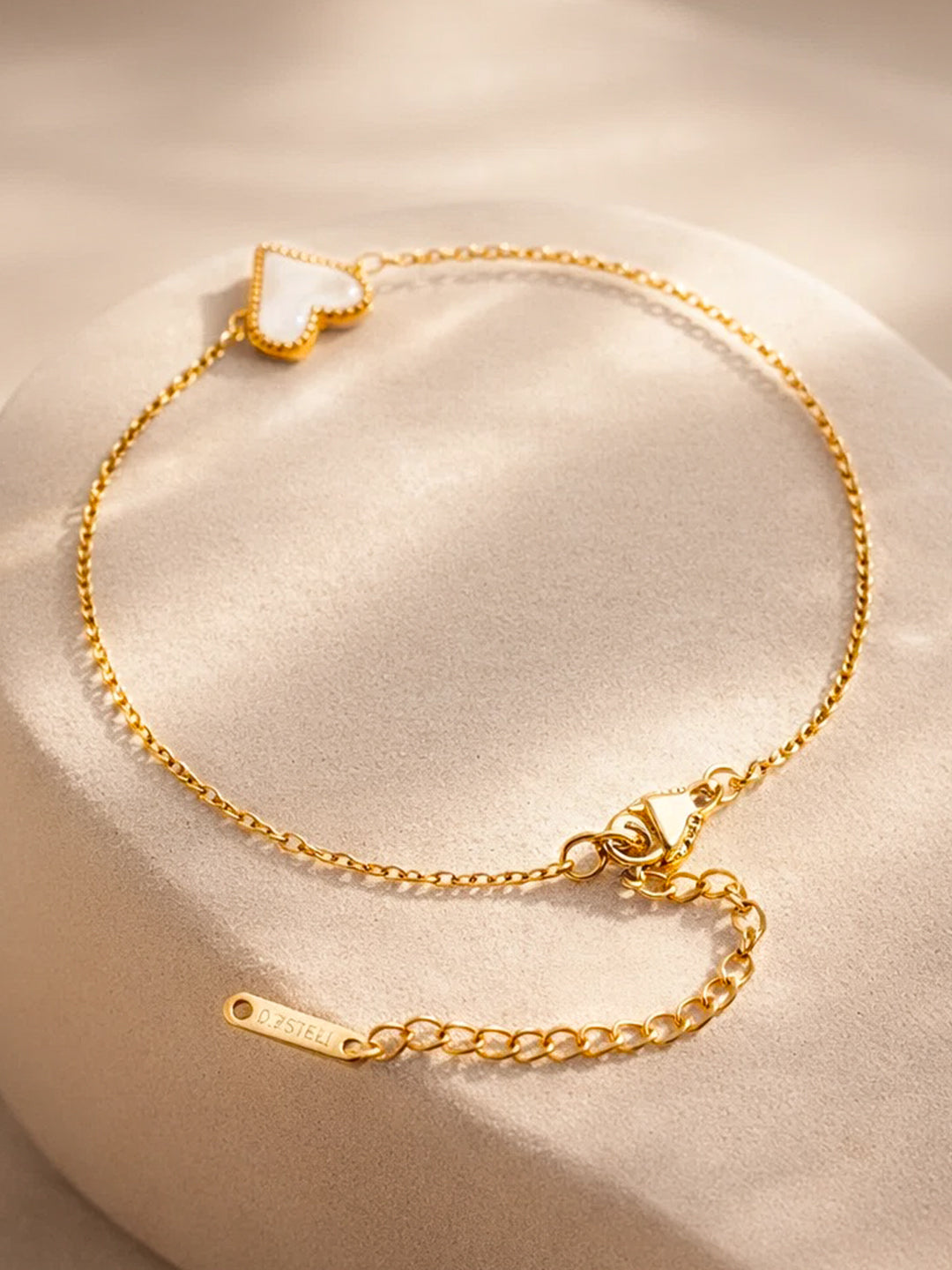 Demi Fine 18K Gold Plated Stainless steel Minimal Heart Chain Bracelet Length - 17 cm