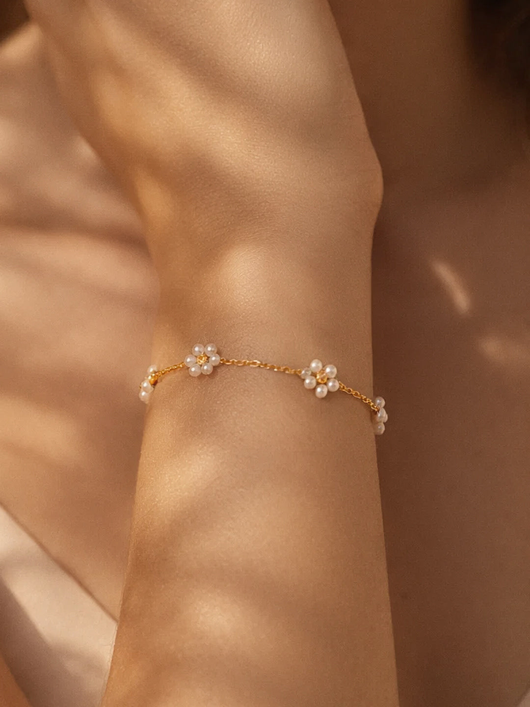 Demi Fine 18K Gold Plated Stainless steel Mini Pearl Floral Charm Chain Bracelet Length - 16 cm