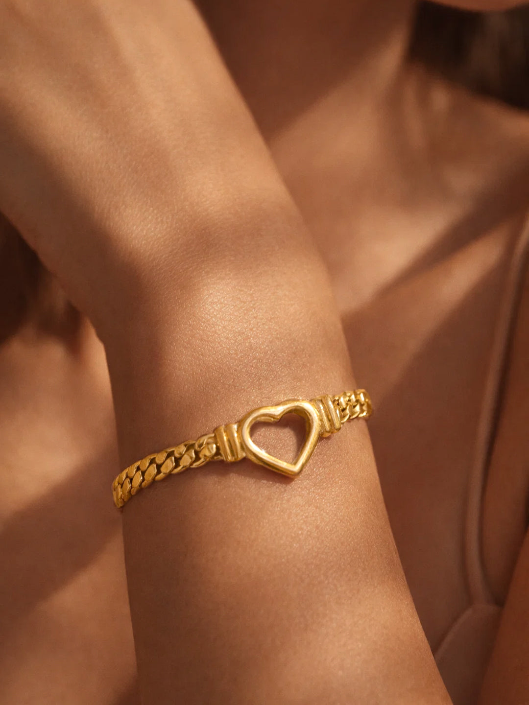 Demi Fine 18K Gold Plated Stainless steel Open Heart Chain Bracelet Length - 15.6 cm