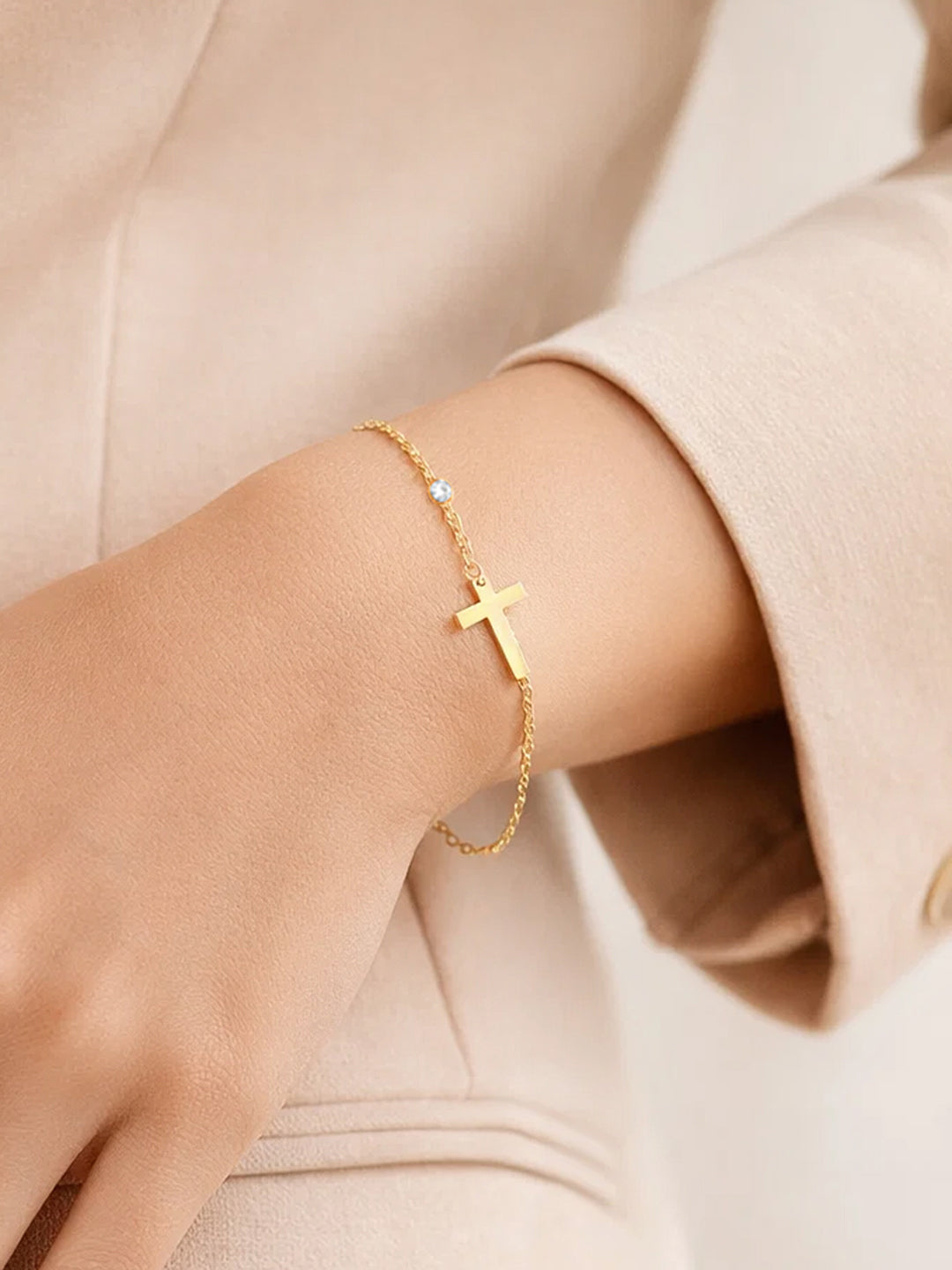 Demi Fine 18K Gold Plated Stainless steel Cross Bar Chain Bracelet Length - 18 cm