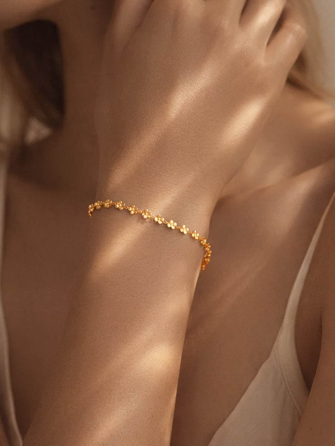 Demi Fine 18K Gold Plated Stainless steel Textured Disc Chain Bracelet Length - 15.5 cm