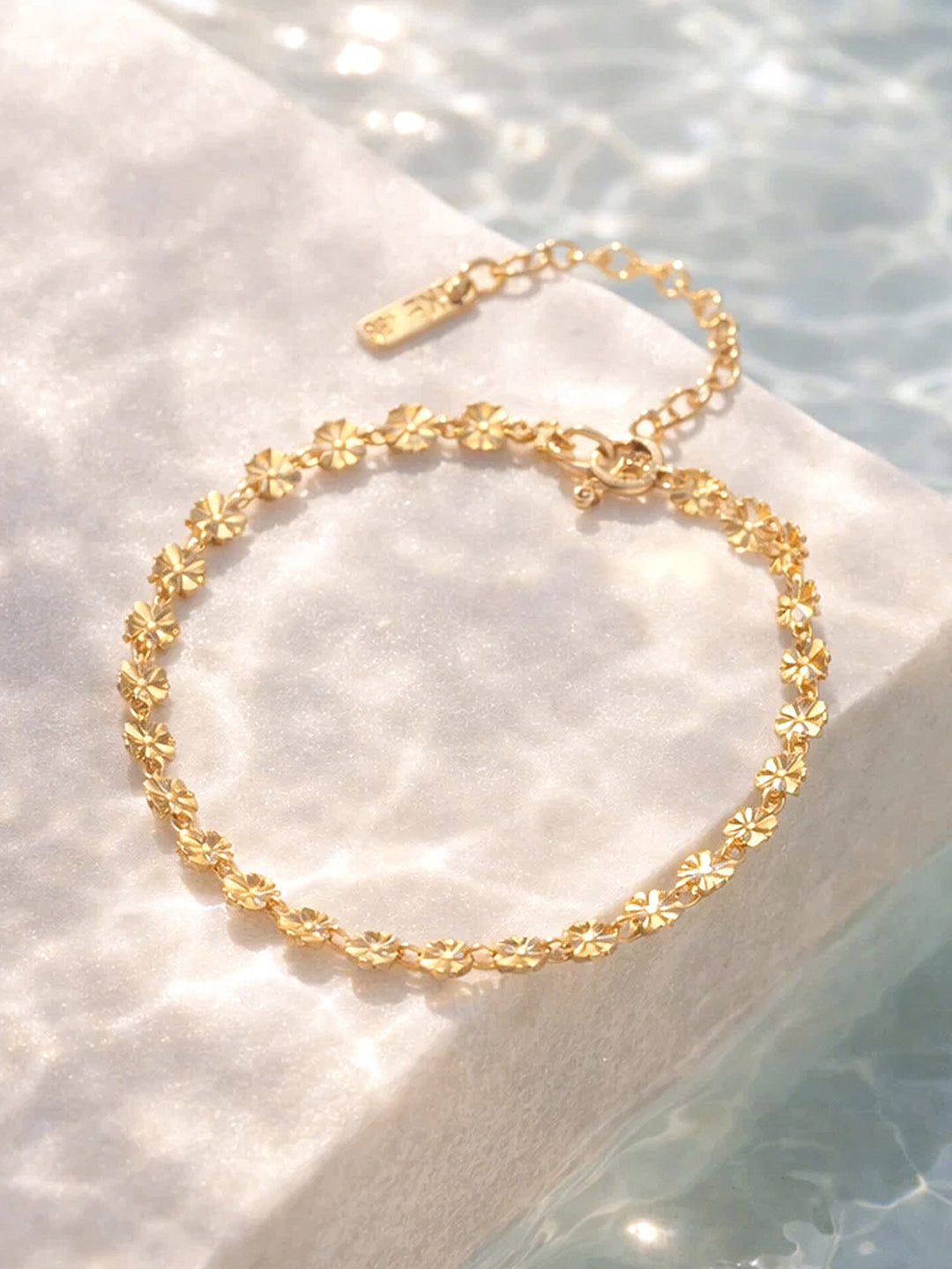 Demi Fine 18K Gold Plated Stainless steel Textured Disc Chain Bracelet Length - 15.5 cm