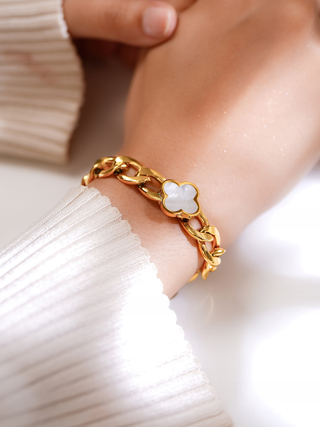 Demi Fine 18K Gold Plated Stainless steel Clover Charm Curb Chain Bracelet フリーサイズ
