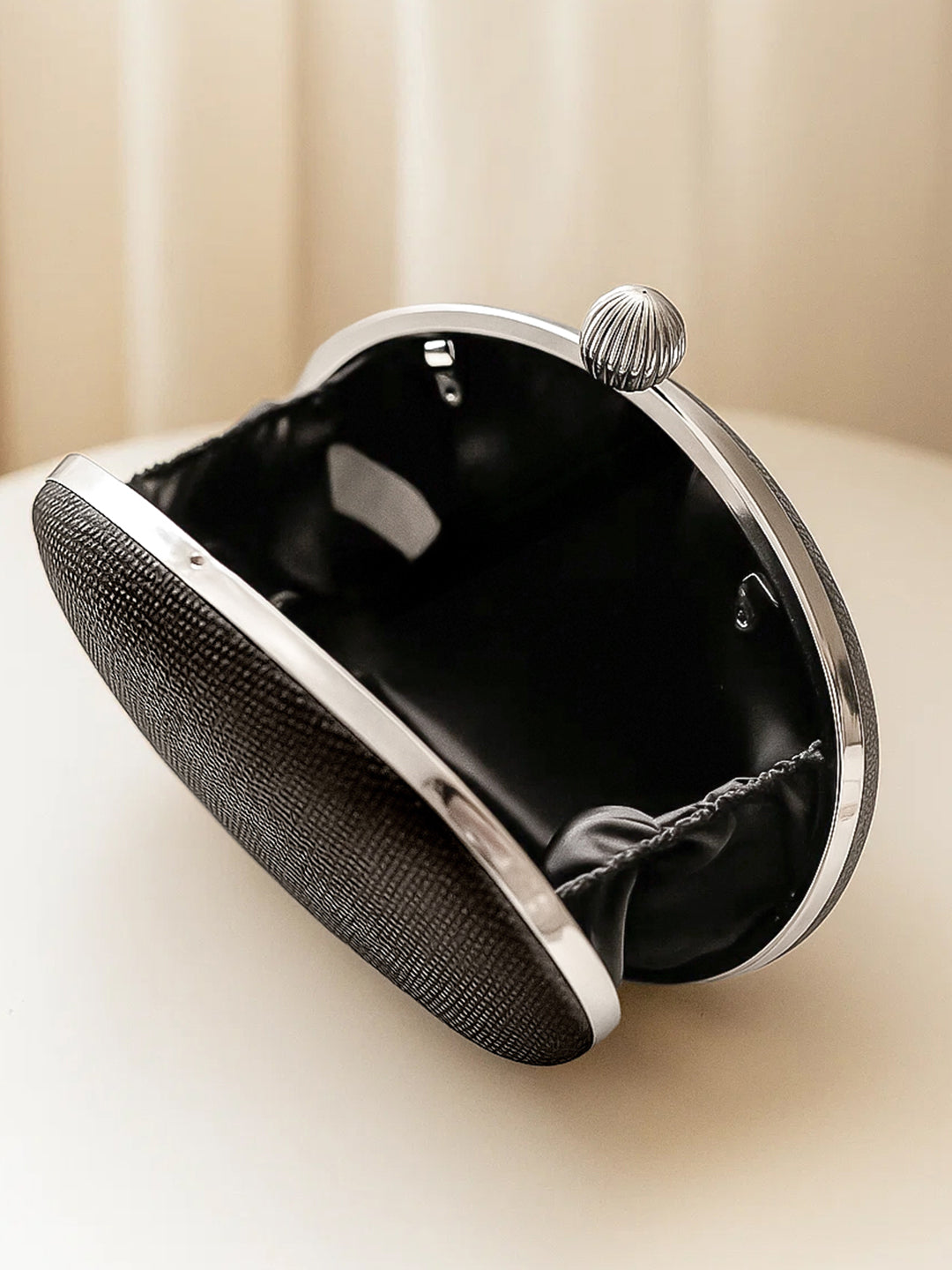 Chic Black Oval Cocktail Clutch フリーサイズ