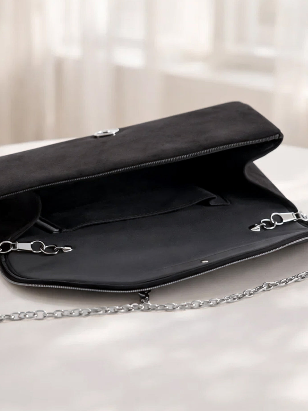 【Rubans】 Black Velvet Chain Statement Clutch｜ブラック ベルベット チェーン ステートメント クラッチ｜フリーサイズ