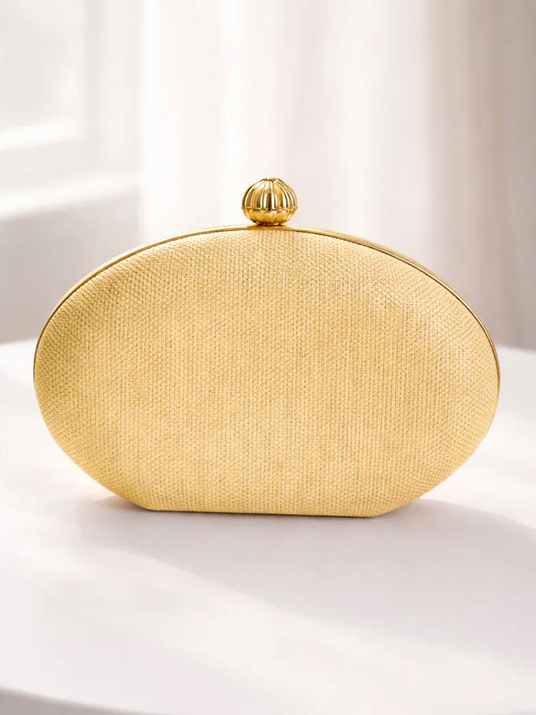 Sculpted Gold Metallic Party Clutch フリーサイズ