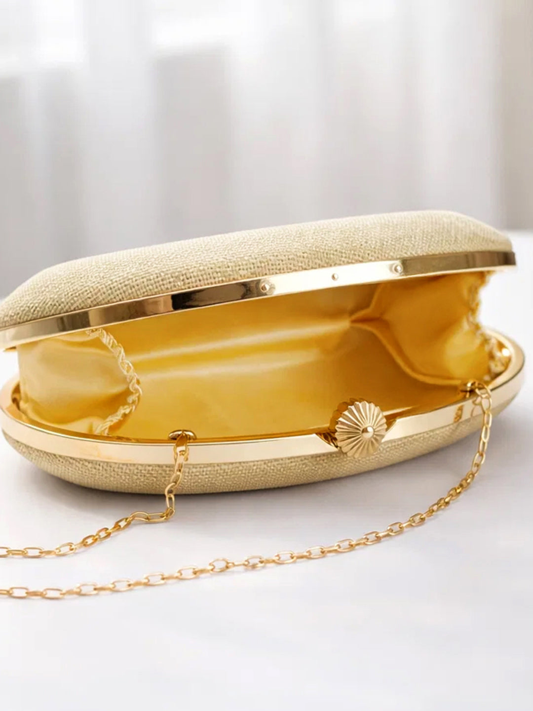 Sculpted Gold Metallic Party Clutch フリーサイズ