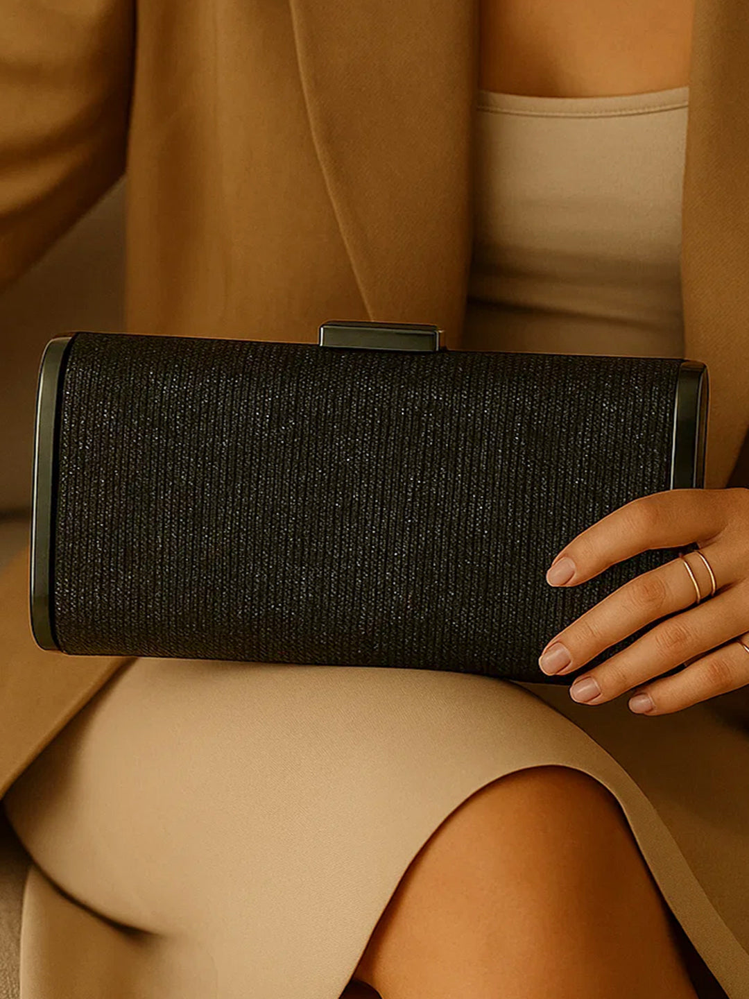 Evening Glam Textured Black Clutch フリーサイズ