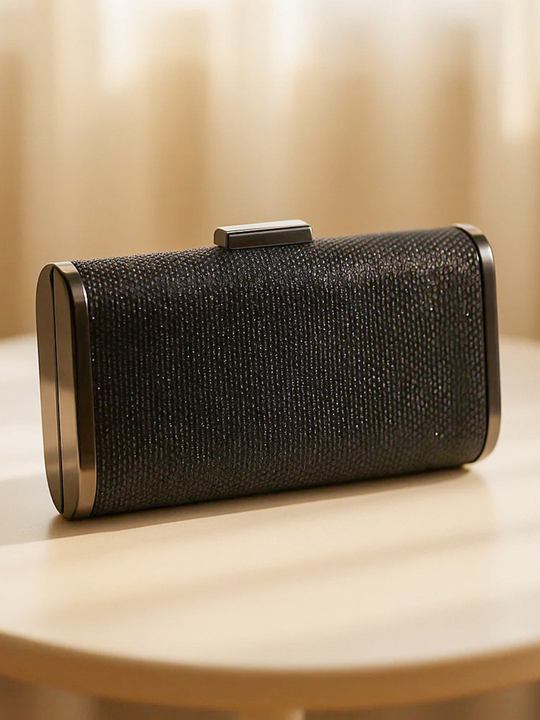 Evening Glam Textured Black Clutch フリーサイズ