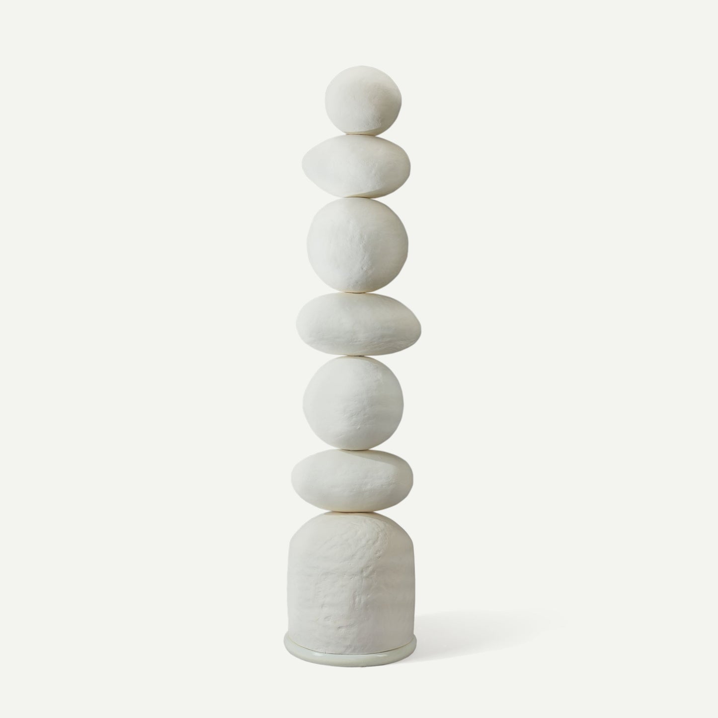 IVORY TOTEM 32(長さ) x 32(幅) x 150(高さ)