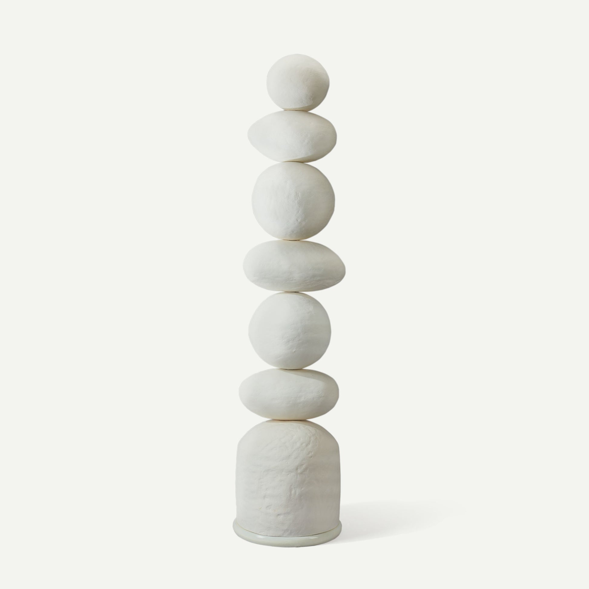 IVORY TOTEM 32(長さ) x 32(幅) x 150(高さ)