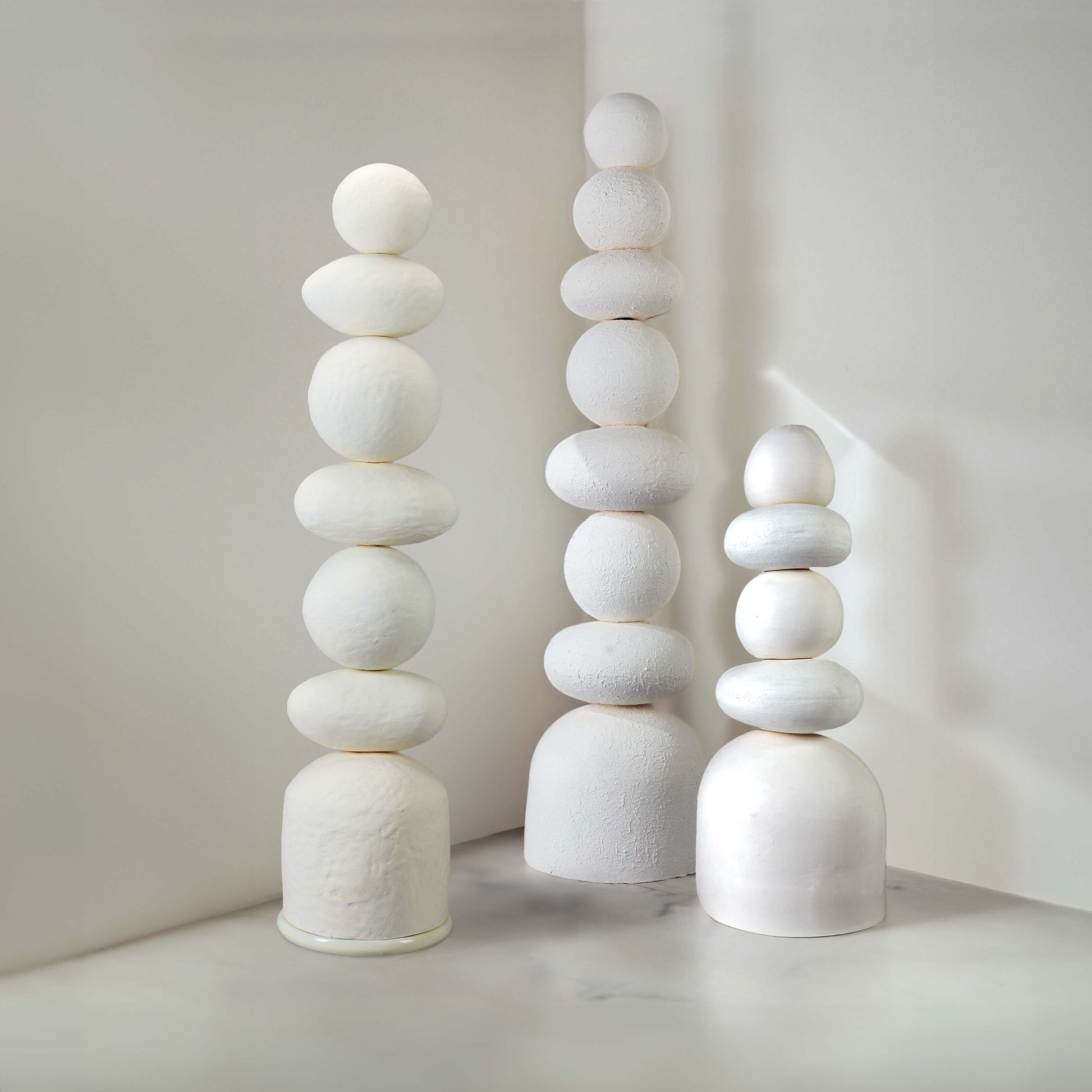 IVORY TOTEM 32(長さ) x 32(幅) x 150(高さ)