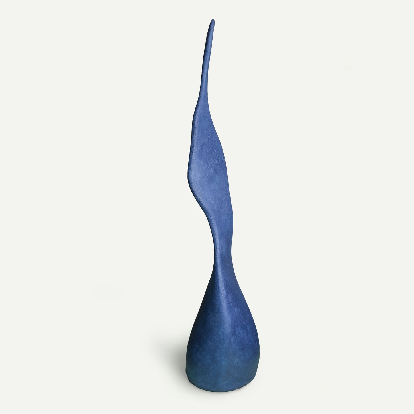 AZURE TOTEM 45(長) x 49(幅) x 175(高)