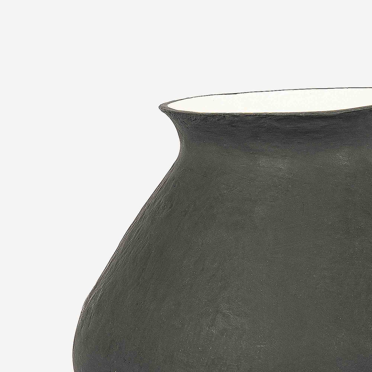 ROTUND NOIR VASE 22.9(長さ) x 22.9(幅) x 25.9(高さ); 直径: 22.9