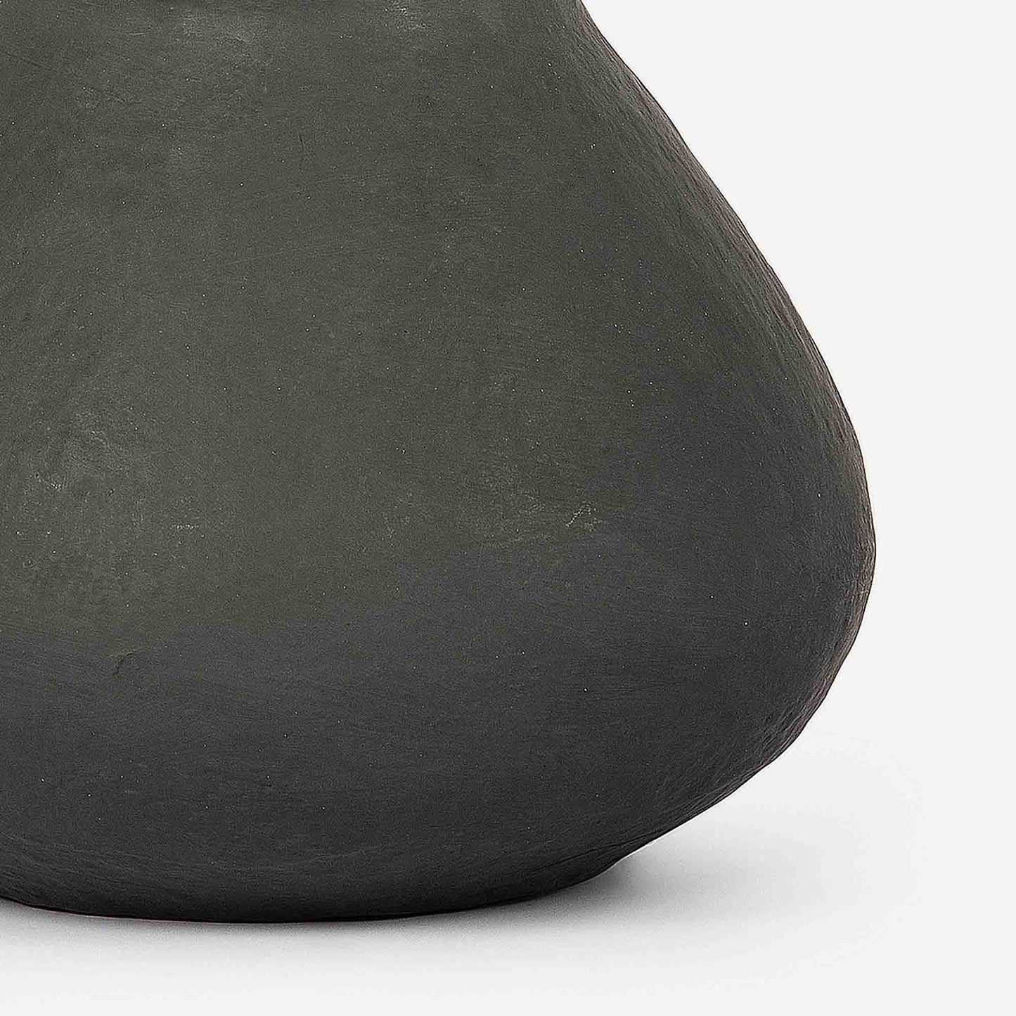 ROTUND NOIR VASE 22.9(長さ) x 22.9(幅) x 25.9(高さ); 直径: 22.9