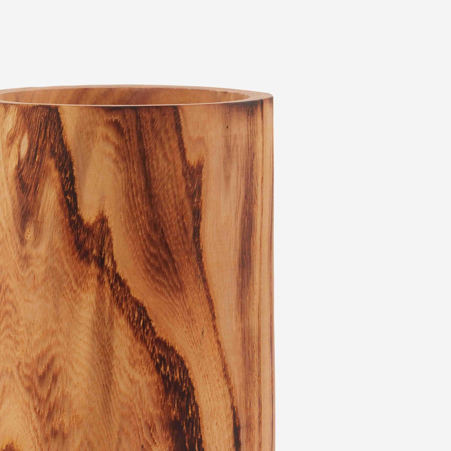 STOUT WOODEN VASE 17.1(L) x 17.1(B) x 25.6(H); 直径: 17.1