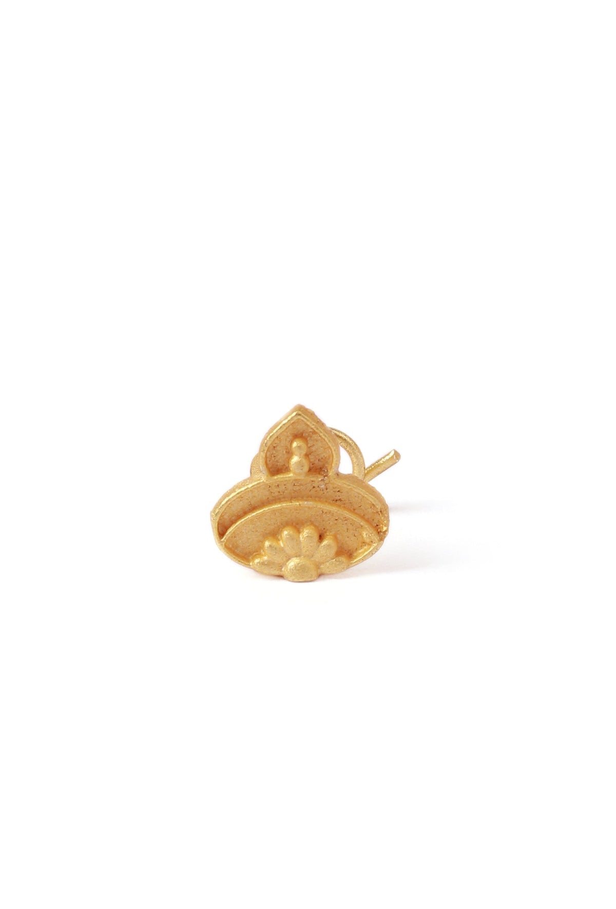 Gold Intricate Motif Brass Nosepin タイプ ピアス