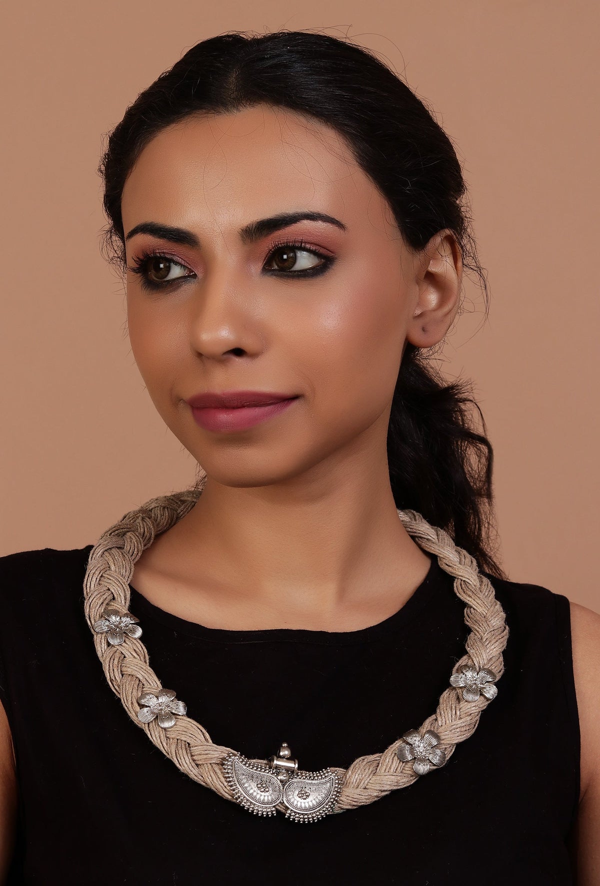 Floral Elegance Jute Necklace Set