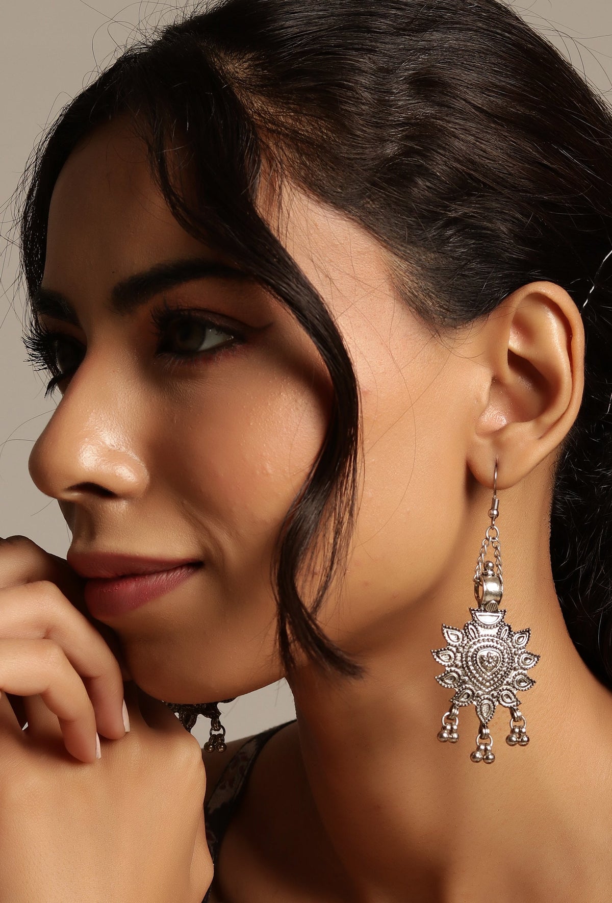Silver Plated Partywear Trendy Shaped Square Bead Chain Maangtikka With Dangler Earring