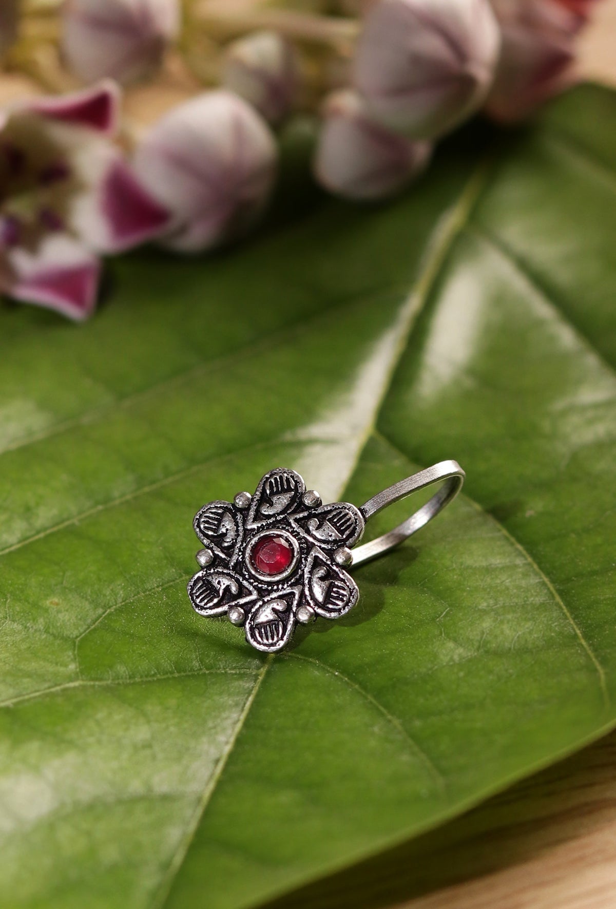 Flowered Hand Design Nosepin
