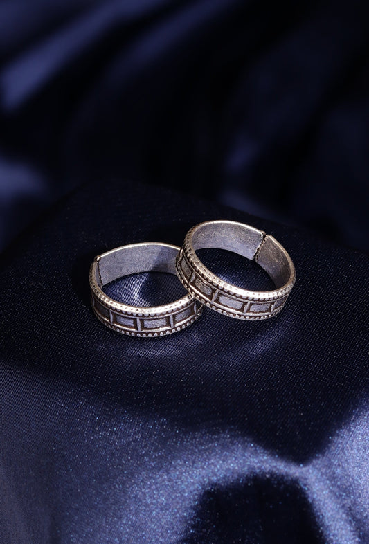 Ojasvi Elegant German Silver Adjustable Toe Ring