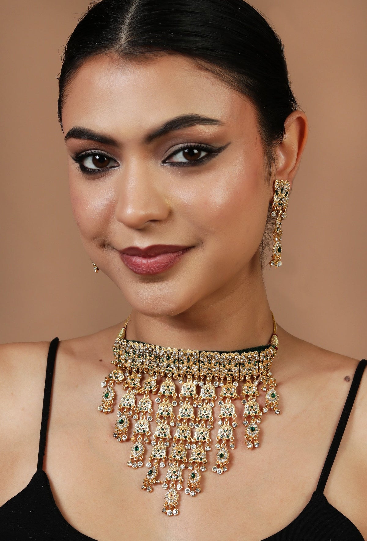 Ajwadi Pachi Kundan Guluband