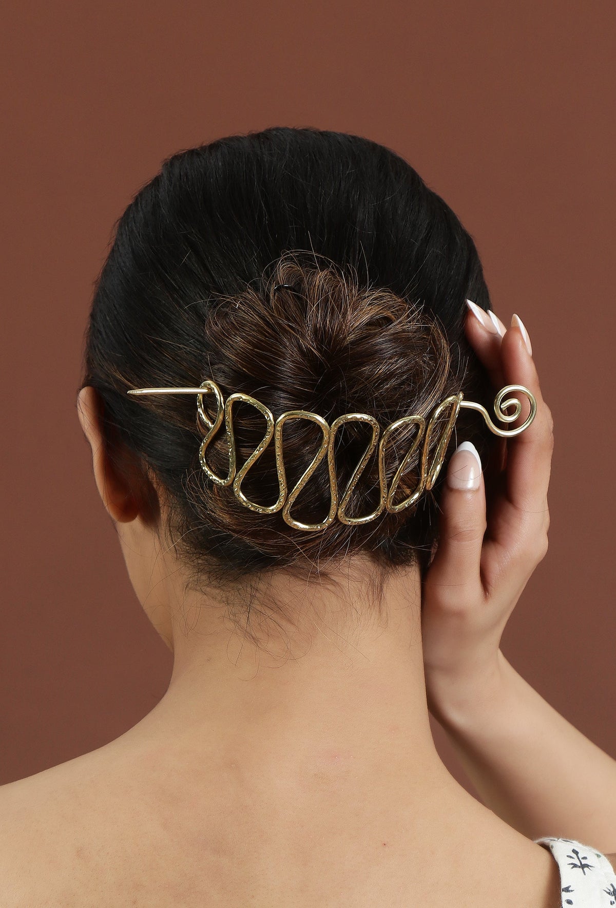 Ripple Wire Bun Holder Brass Juda Pin