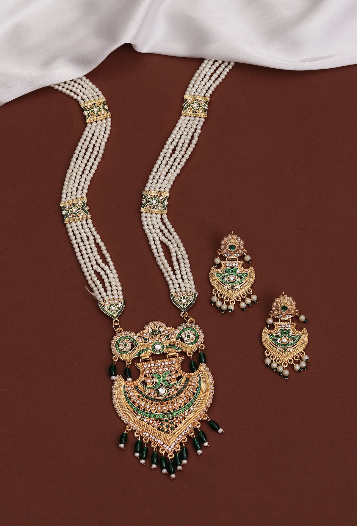 Rajsi Emerald Pearl Pendant Necklace Set