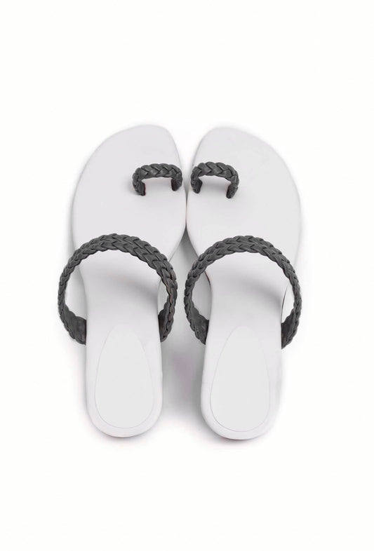 Onyx Black Knotted Cruelty Free Leather Sandals サイズ EU38