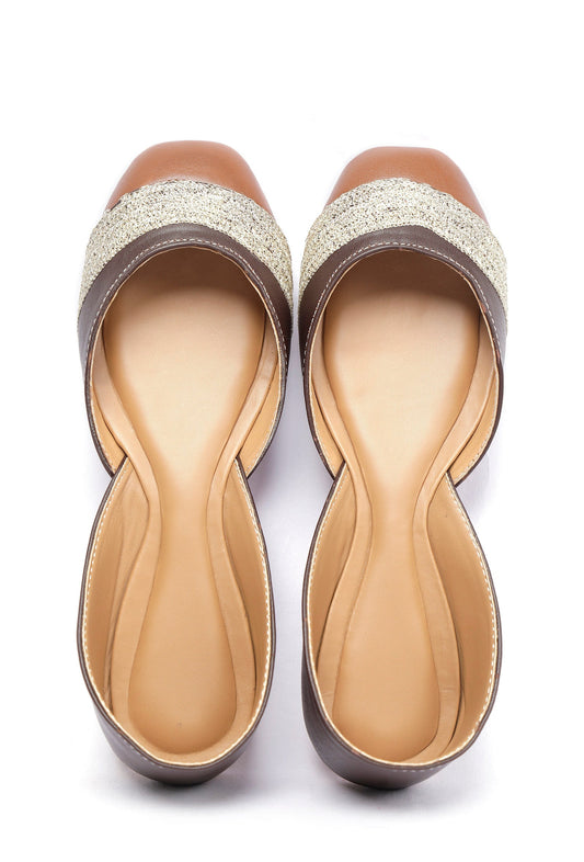 Caramel Beige Embroidered Cruelty-Free Leather Juttis サイズ EU38