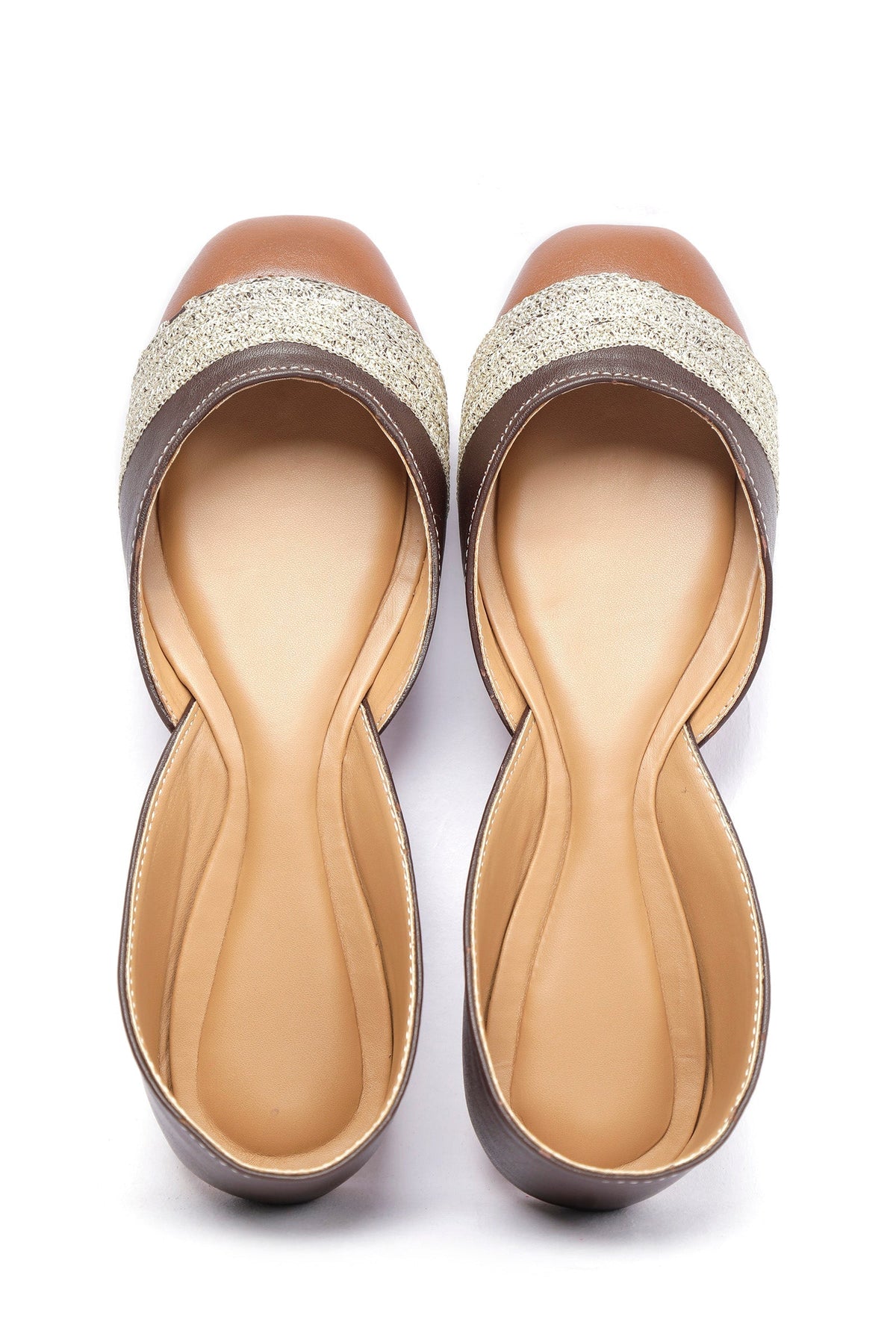 Caramel Beige Embroidered Cruelty-Free Leather Juttis サイズ EU37