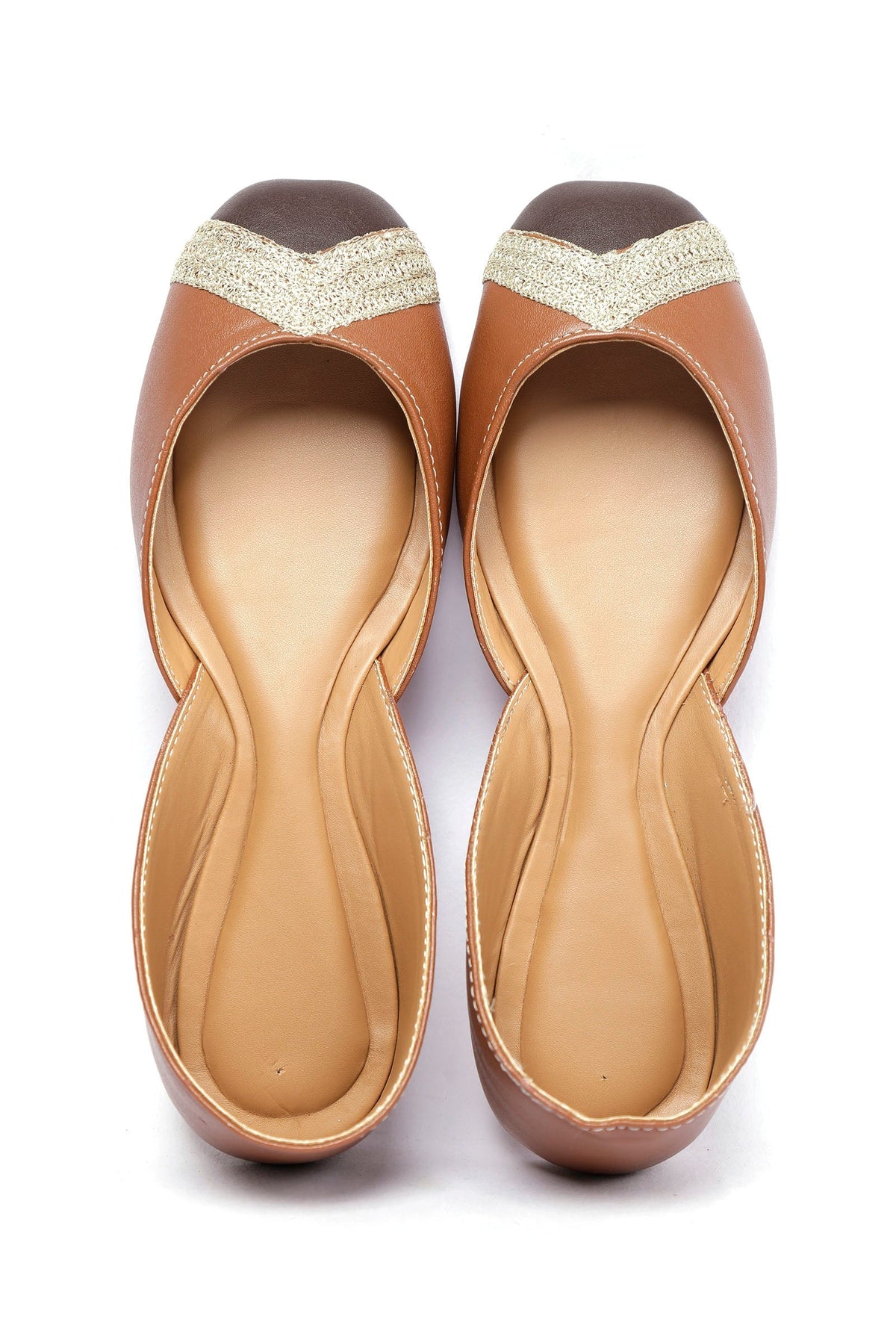 Coffee Brown Embroidered Cruelty-Free Leather Juttis サイズ EU40