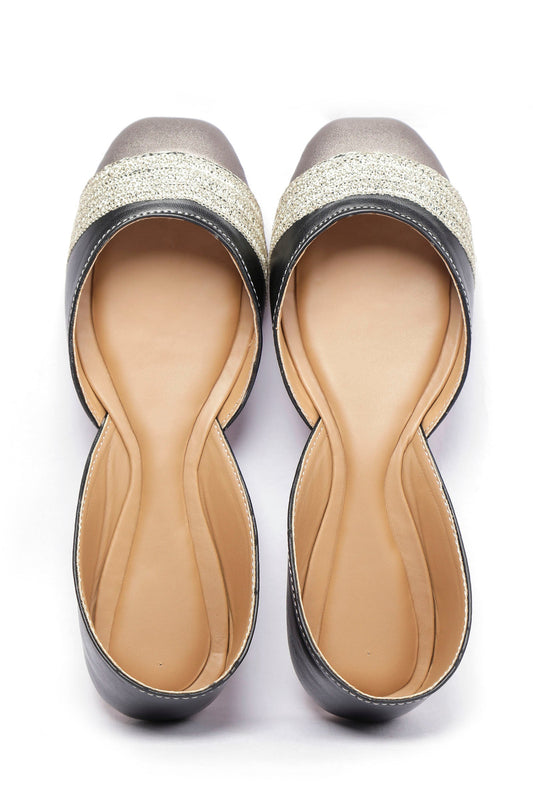 Silver Embroidered Cruelty-Free Leather Juttis サイズ EU38
