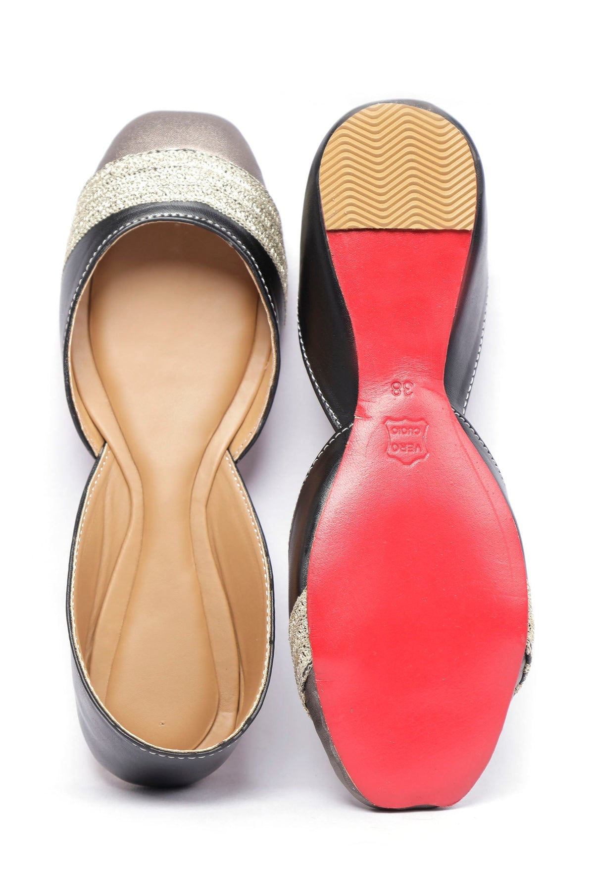 Silver Embroidered Cruelty-Free Leather Juttis サイズ EU36