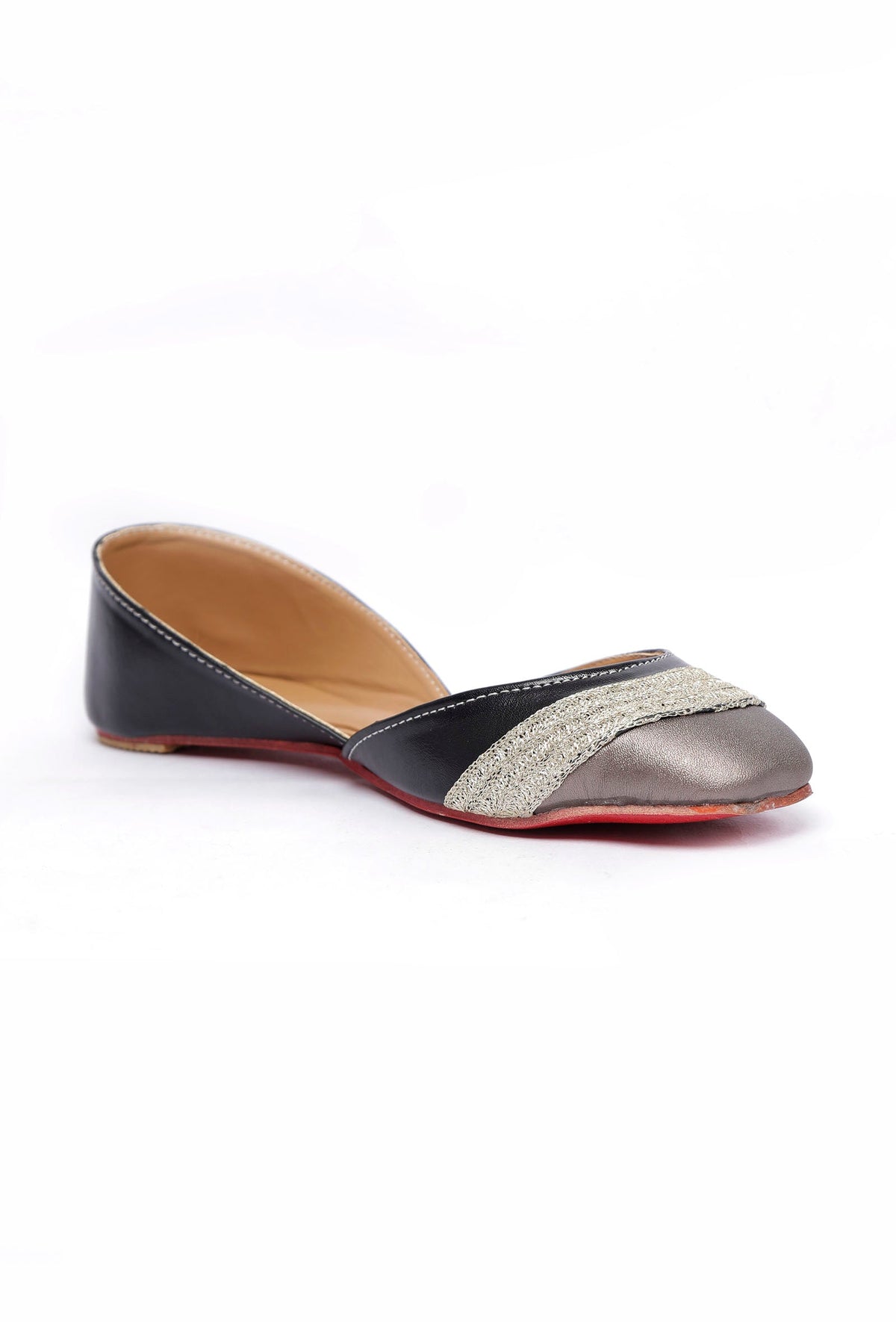 Silver Embroidered Cruelty-Free Leather Juttis サイズ EU40