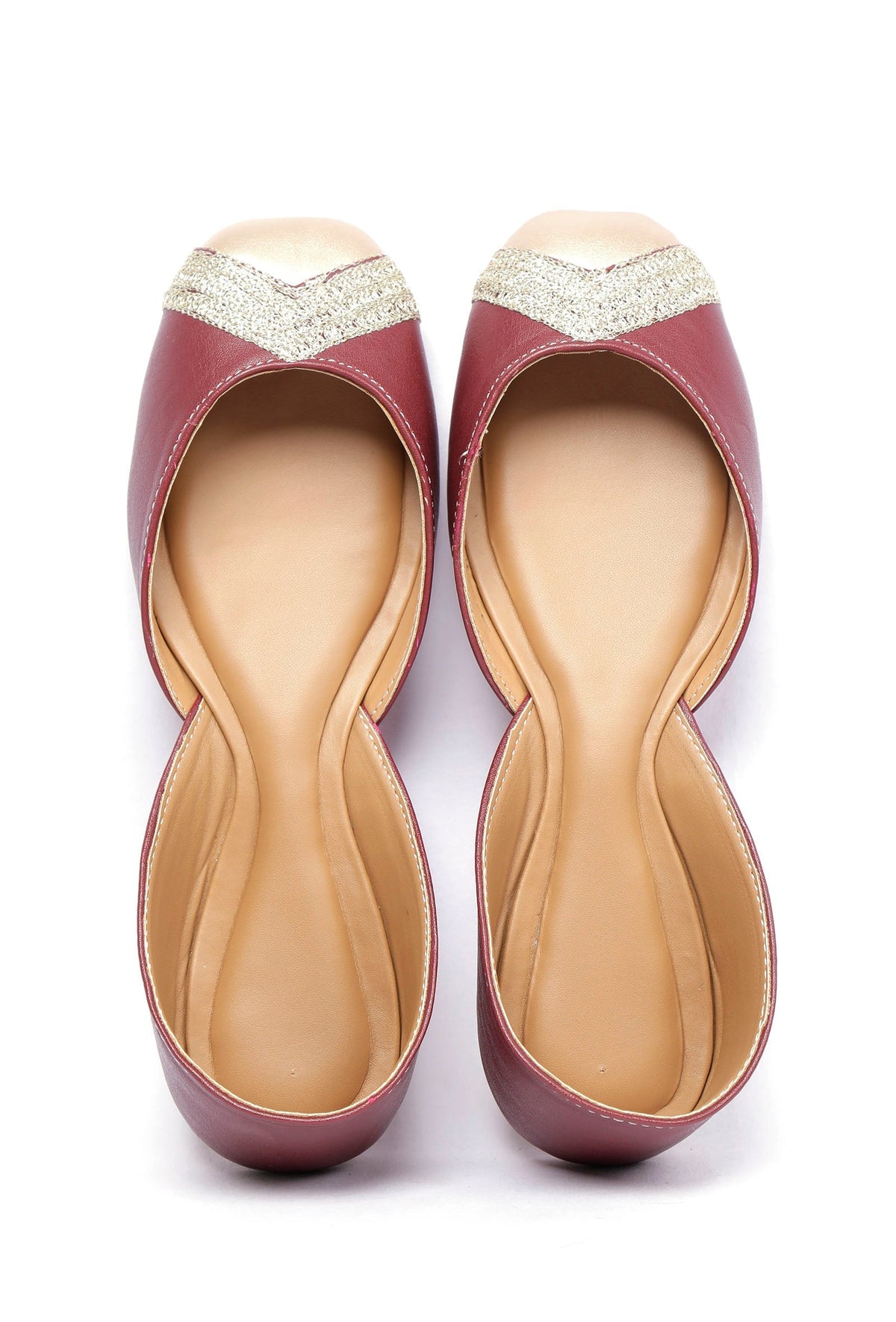 Caramel Red Embroidered Cruelty-Free Leather Juttis サイズ EU42